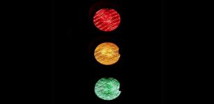 Traffic lights at night