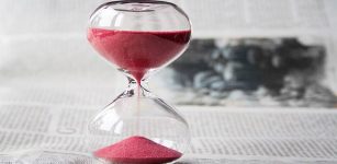 Hourglass with pink sand