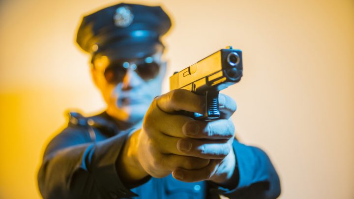 Police shoots gun