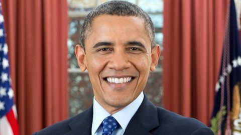 Barack Obama in front of USA flag