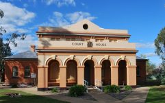 Moama Courthouse