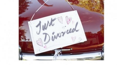 Just divorced sign hung on car