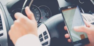 Using mobile phone while driving