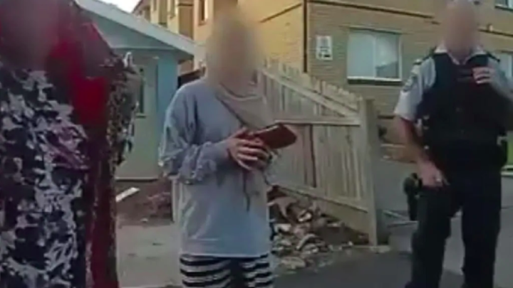 Afghan women and police