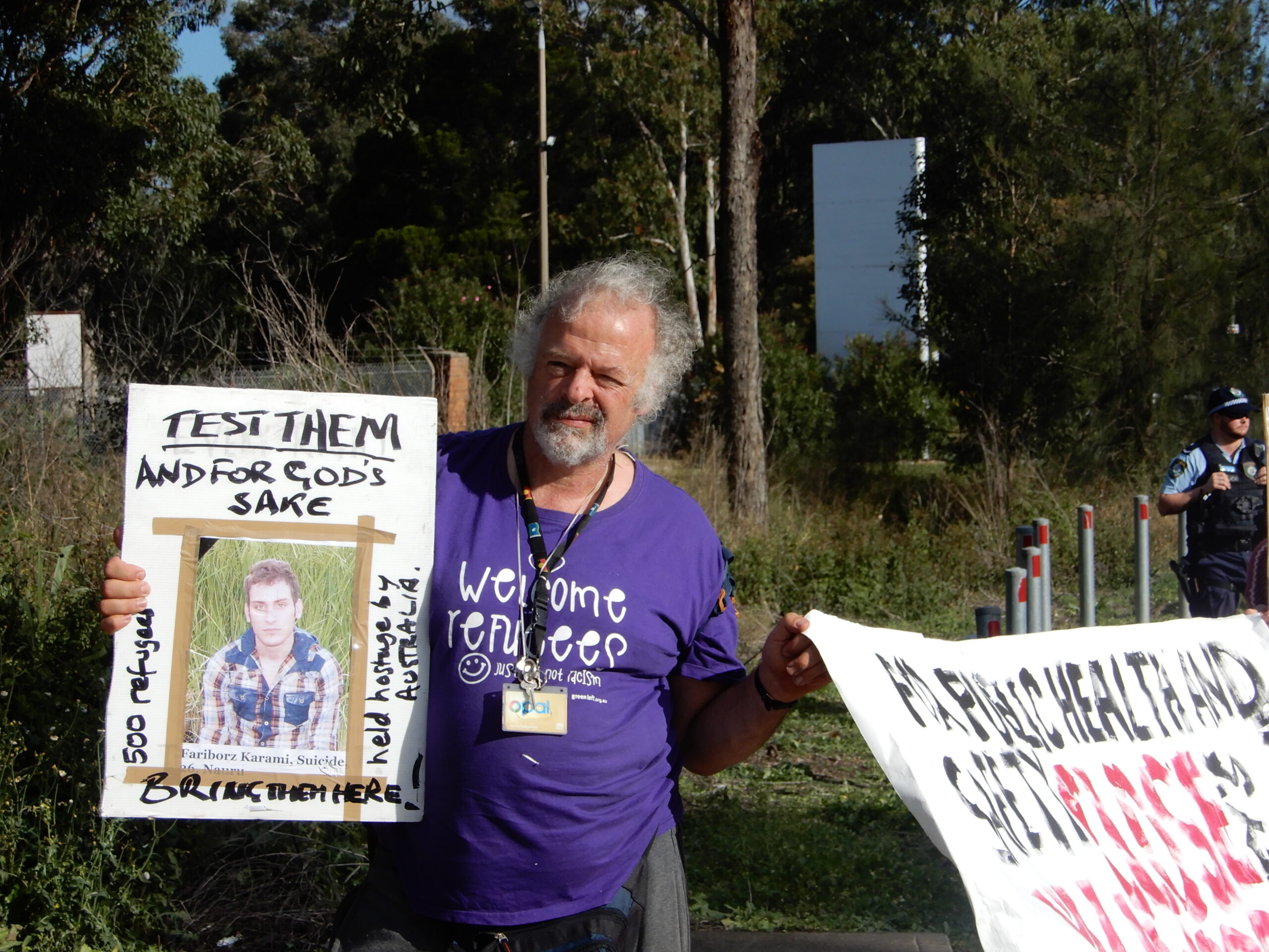 Stephen Langford protesting at Villawood Detention Centre
