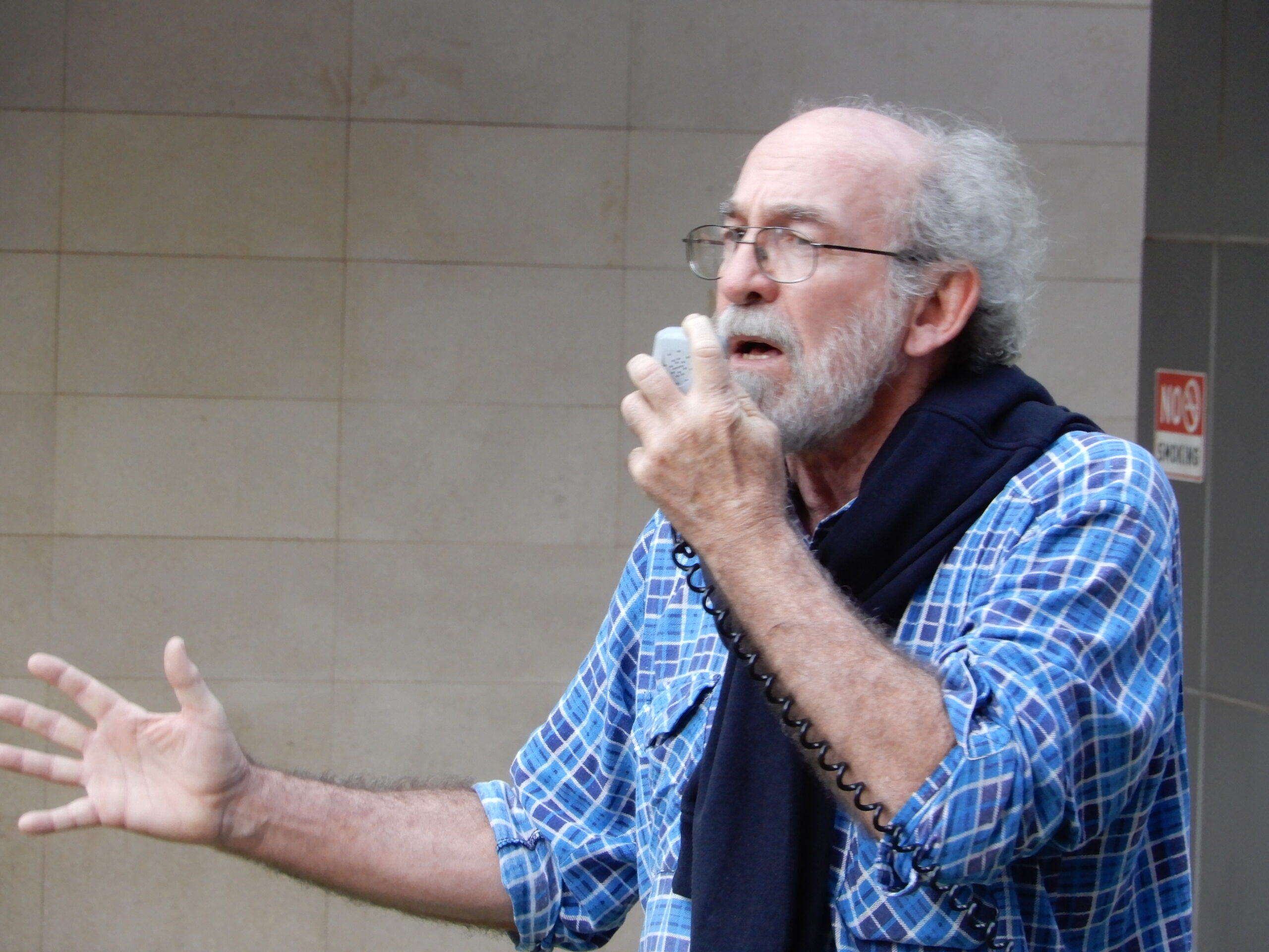 Ian Rintoul speaks at a rally