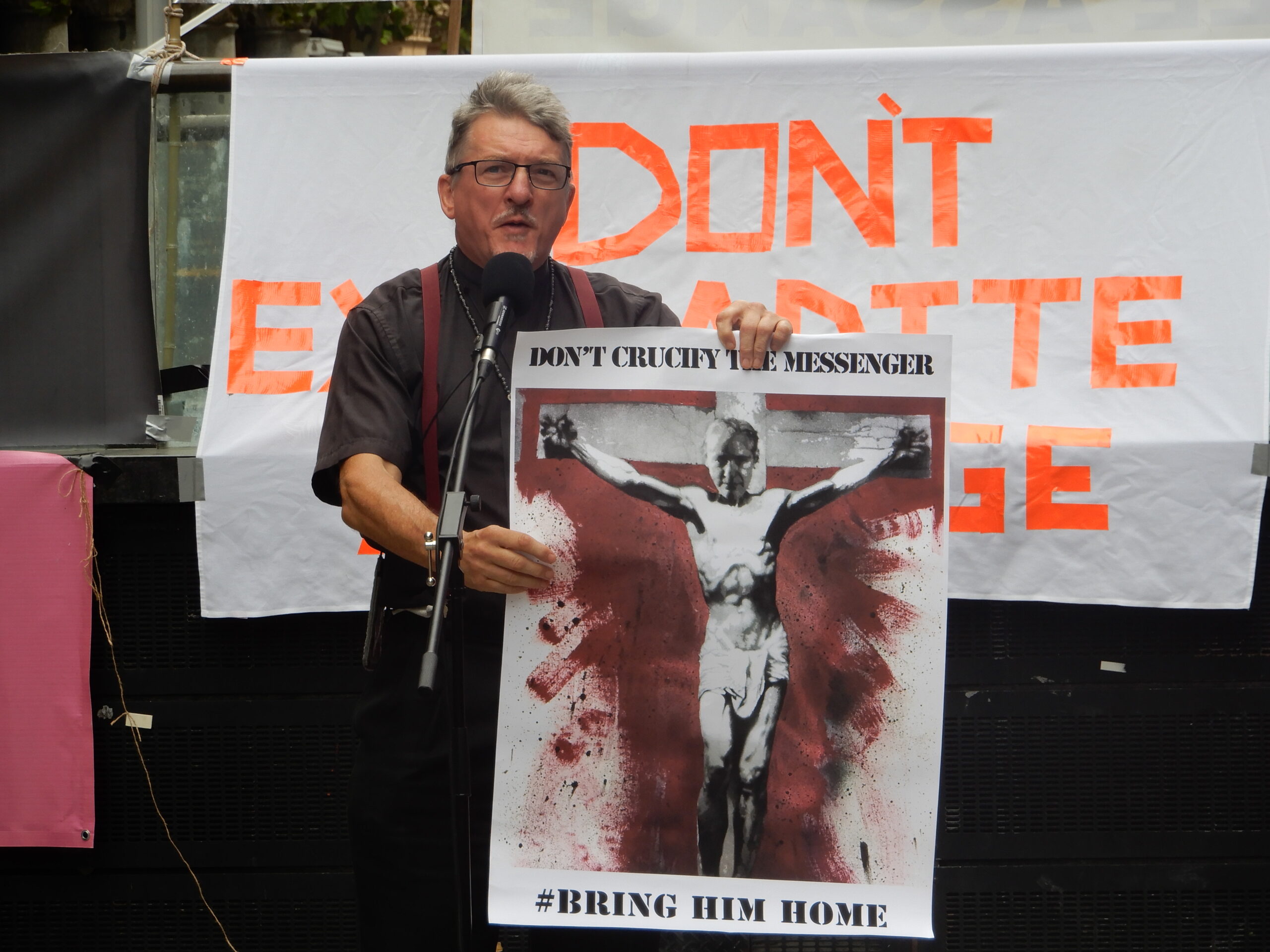 Father Dave Smith at the Sydney Don’t Extradite Assange rally
