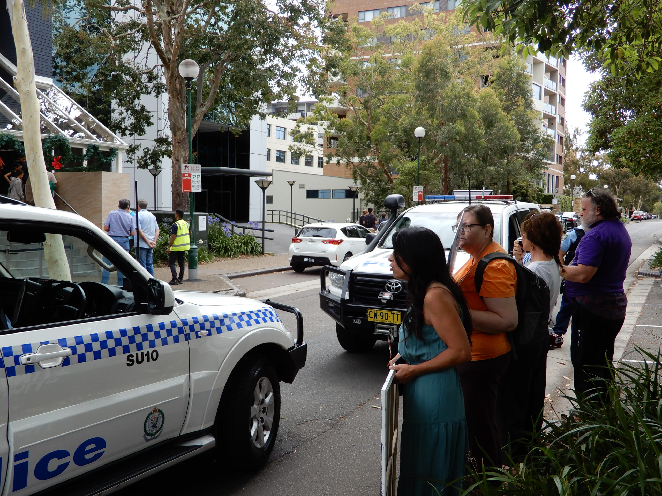 NSW police attempt to block protesters with vehicles