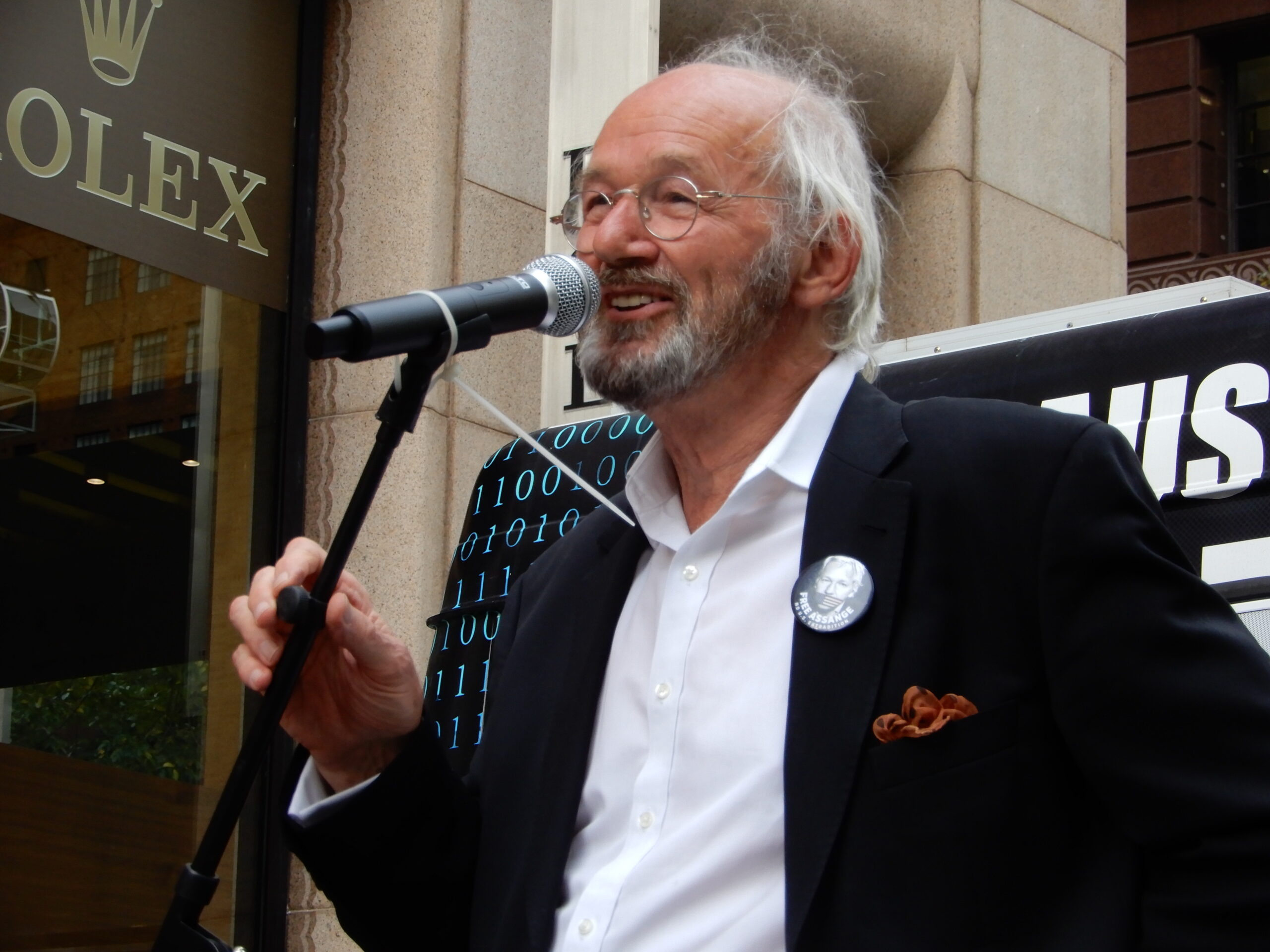 Assange’s father John Shipton address the crowd in Martin Place