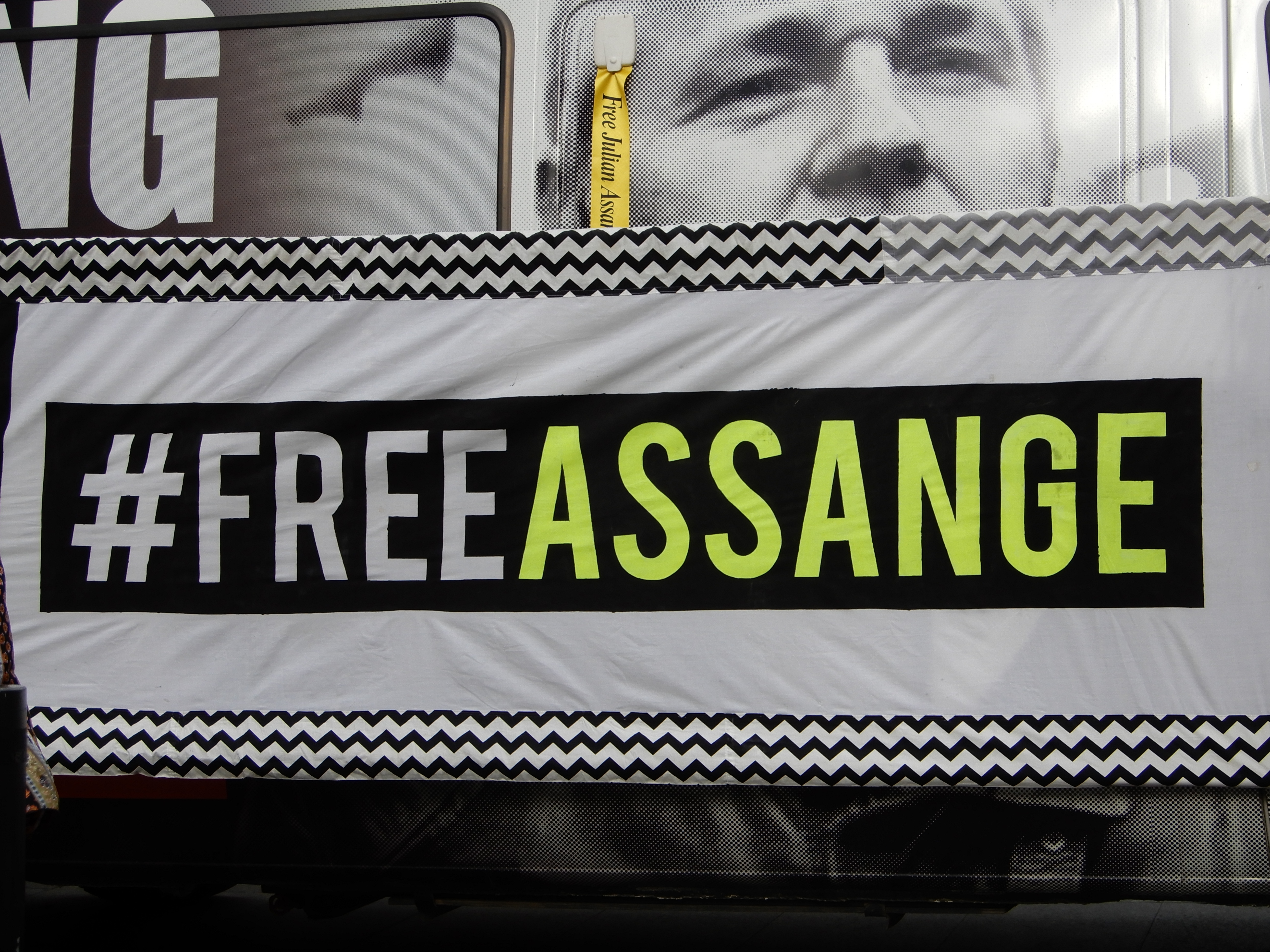 Free Assange banner