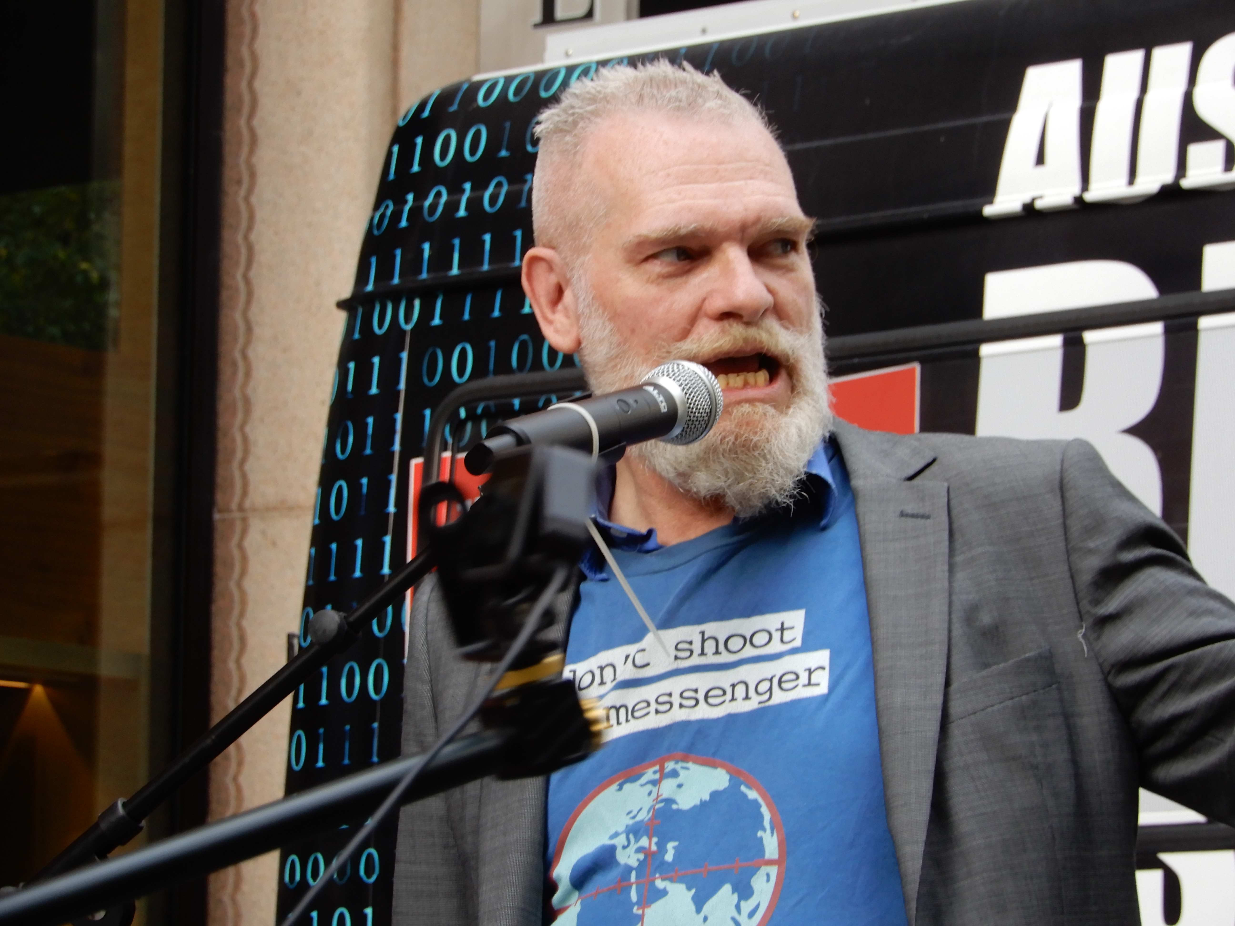 Support Assange & Wikileaks Coalition (SAWC) spokesperson Ian Rose addresses the Sydney Home Run for Julian rally in March 2021