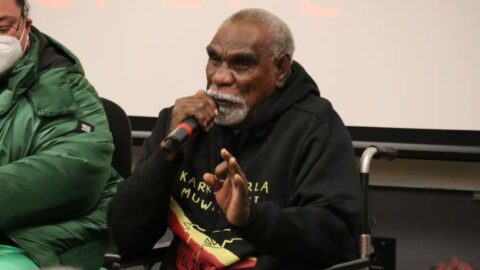 Yuendumu Warlpiri Elder Ned Jampijinpa Hargraves addresses a UTS forum