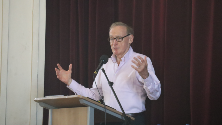 Former foreign minister Bob Carr suggests intelligence agencies are behind the “China panic” reporting in the media