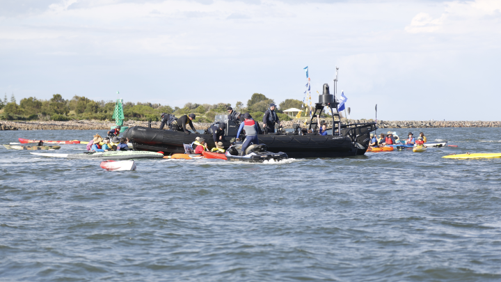 NSW police begin arresting blockaders from their state-of-the-art water vessel. Photo credit Green Left Weekly journalist Alex Banbridge