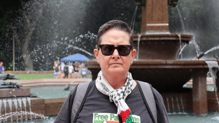 Jews Against the Occupation ’48 member Laurie Izaks MacSween in Hyde Park prior to the 11 February Palestine Action Group Ceasefire rally the city’s 18th march in as many weeks