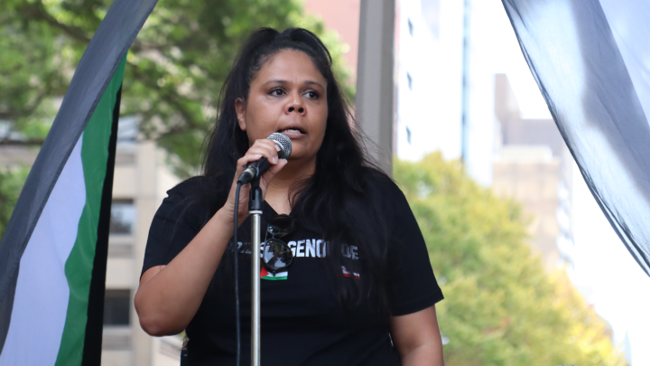 Wiradjuri Badu Island Yinaa Lynda-June Coe made clear that settlers carried out the same genocidal actions as in Gaza on the Gadigal Country where protesters were gathered