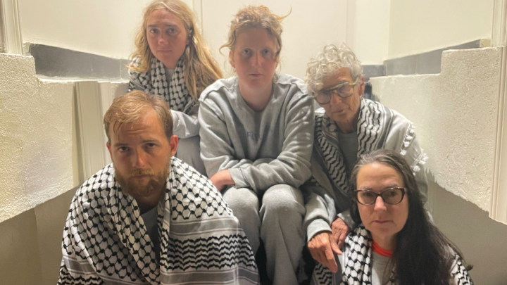 Five Australian detainees post-release in Turkiye: Isla Lamont, Neve O&rsquo;Connor, Anny Mokotow, Zack Schofield and Dr Bianca Pullman Webb. Photo credit: Luca Lamont&nbsp;