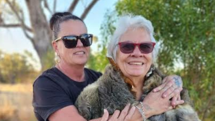 Yawarllaayi and Gomeroi elder Aunty Barb Flick on the right