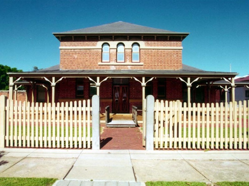 Wentworth Local Court